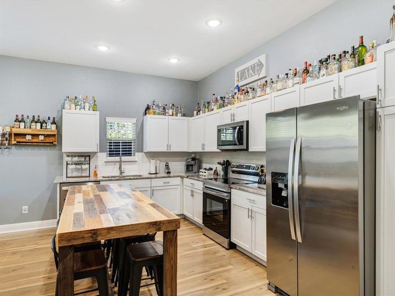 Furnished interior view inside a new home in , Mabank (Image 11).