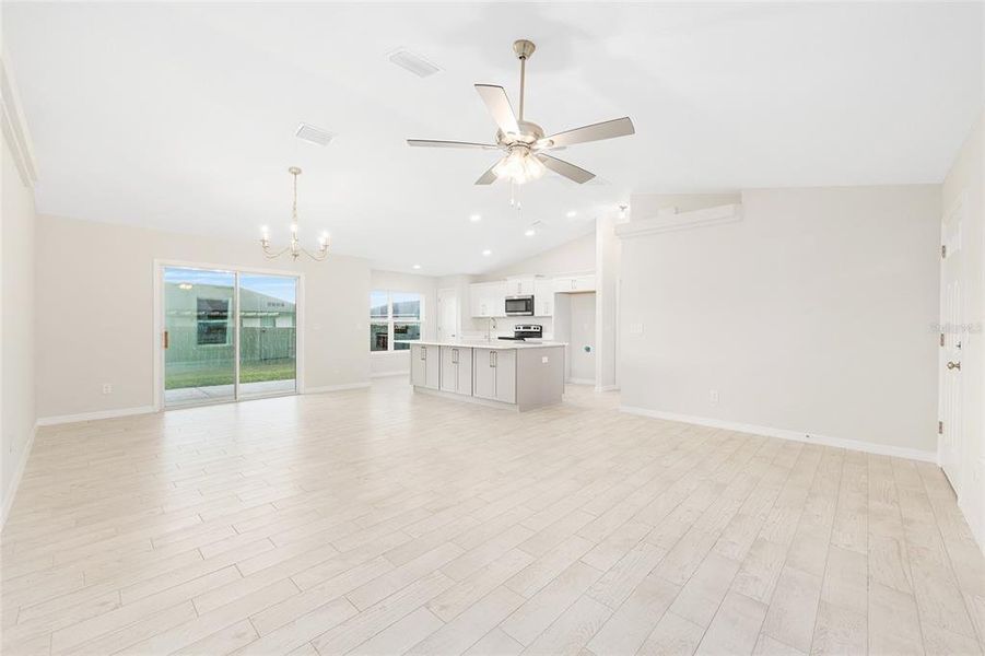 Spacious, unfurnished interior of a new home in , Belleview (Image 11).
