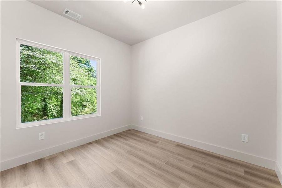 Spacious, unfurnished interior of a new home in , Gainesville (Image 33).