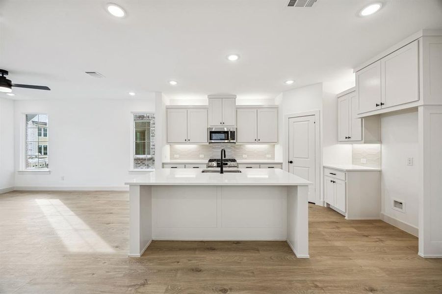 The large kitchen island is center stage in your new dream kitchen!