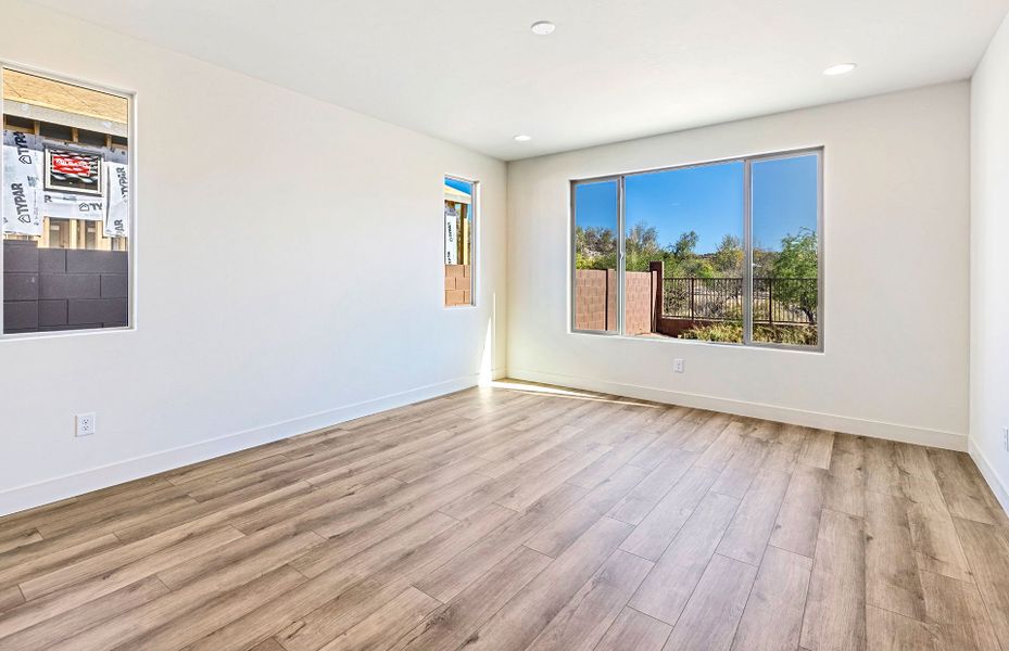 Spacious, unfurnished interior of a new home in Vistoso Canyon Estates, Oro Valley (Image 12).