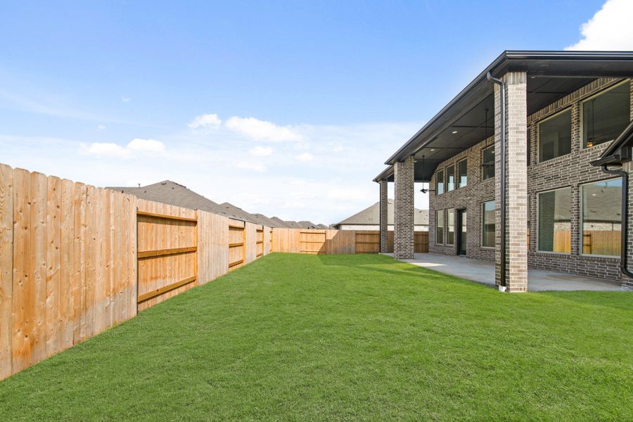 Exterior details and patio area of a home in Coastal Point, League City (Image 20).