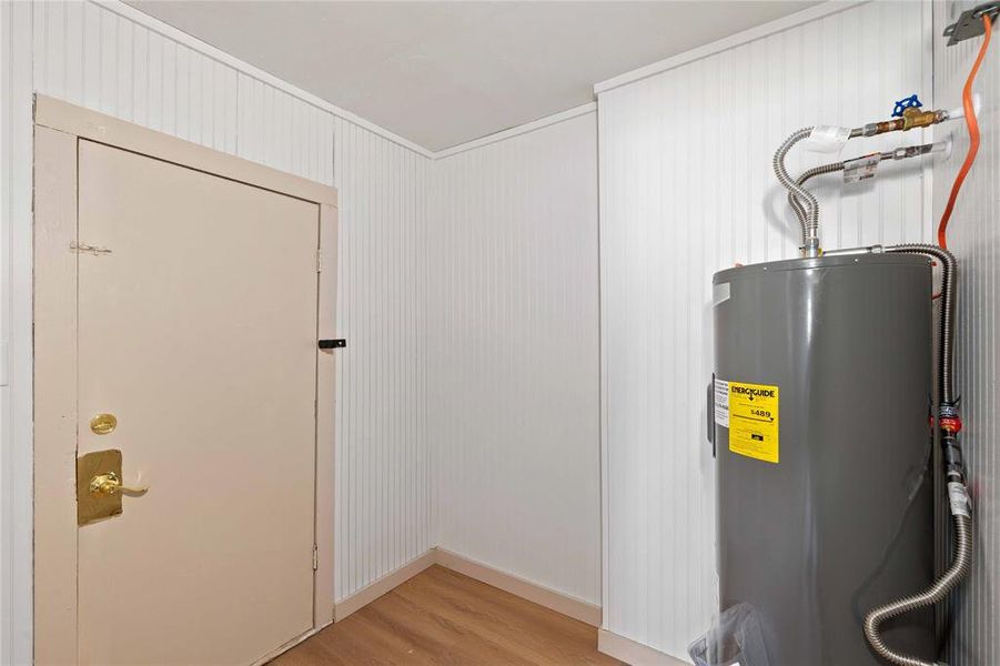 Close-up of interior finishes inside a home in , Bangs (Image 9).