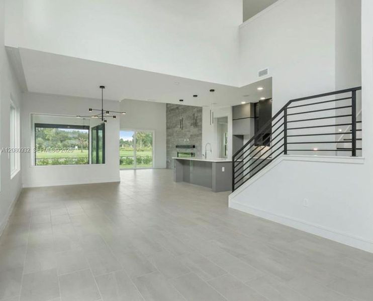 Spacious, unfurnished interior of a new home in , Davenport (Image 14).
