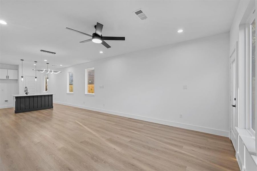 Spacious, unfurnished interior of a new home in , Dallas (Image 20).