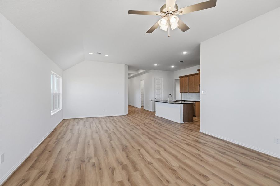 Spacious, unfurnished interior of a new home in Wildrye, Waller (Image 31).