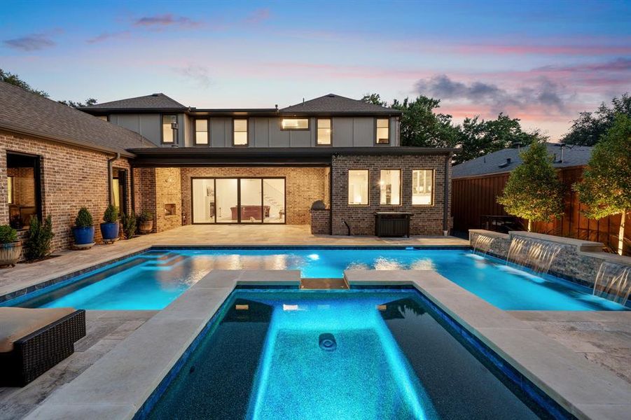 Community amenities in , Dallas (Image 25). Community amenities in , Dallas (Image 25).