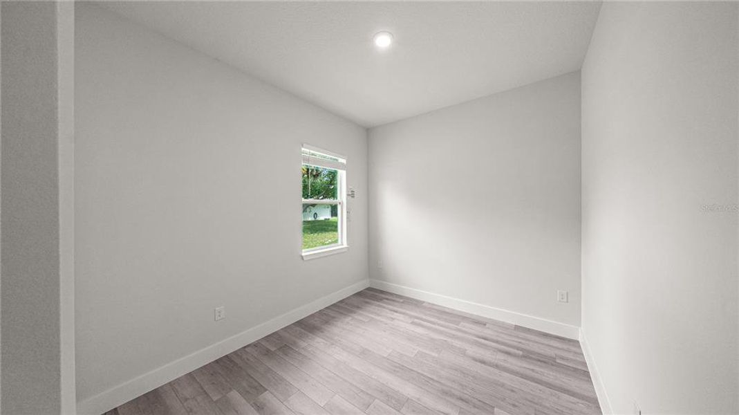Spacious, unfurnished interior of a new home in , Port Charlotte (Image 34).