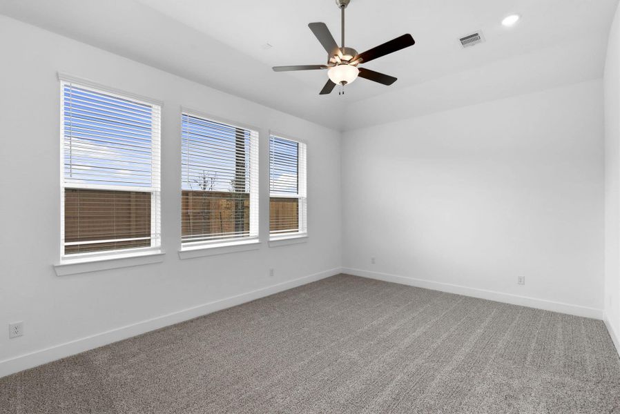 Spacious, unfurnished interior of a new home in Wood Leaf Reserve, Tomball (Image 22).