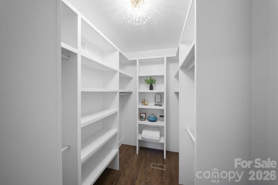 Image 25 of a home in .