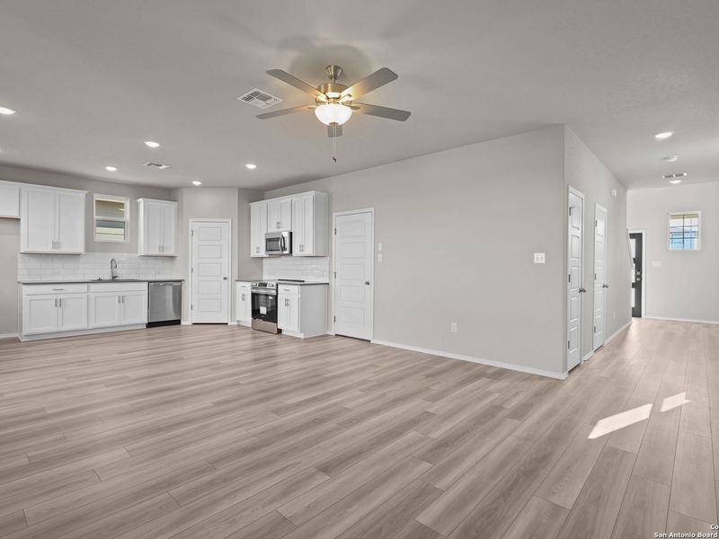 Spacious, unfurnished interior of a new home in Applewhite Meadows, San Antonio (Image 17). Spacious, unfurnished interior of a new home in Applewhite Meadows, San Antonio (Image 17).