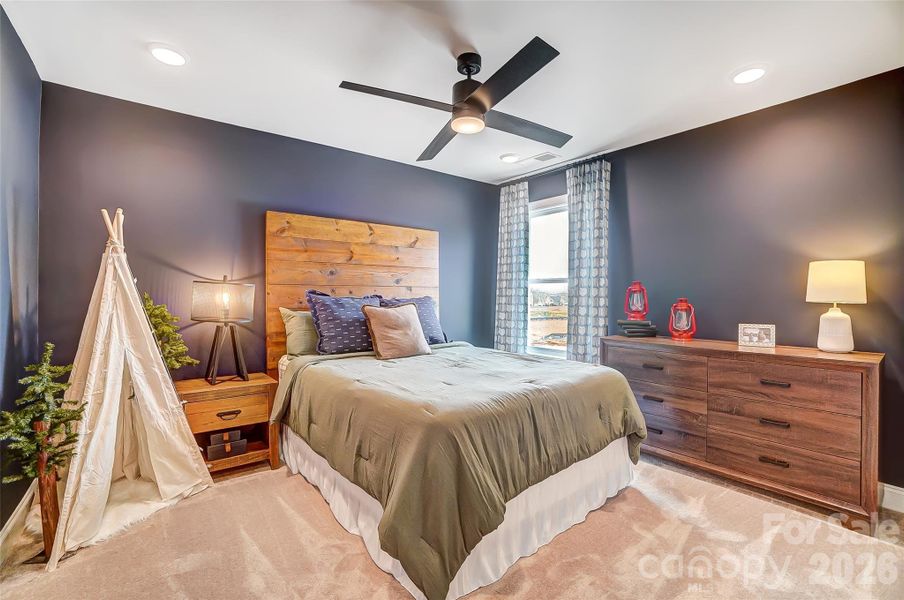 Secondary bedroom on the upper floor