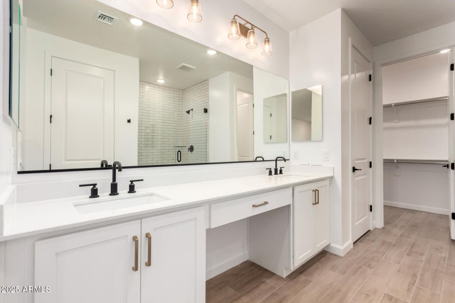 Master Bathroom Master Bathroom