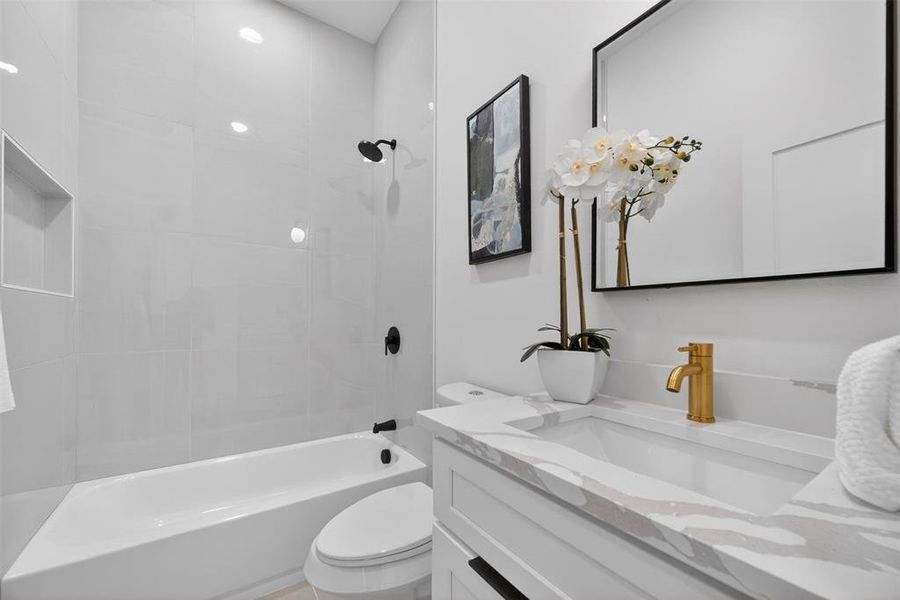 Furnished interior view inside a new home in , Dallas (Image 15).