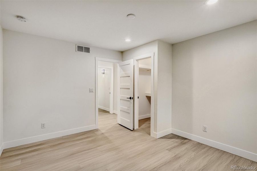 Spacious, unfurnished interior of a new home in , Denver (Image 35).