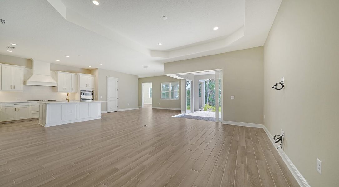 Spacious, unfurnished interior of a new home in Grand Palm, Venice (Image 19).
