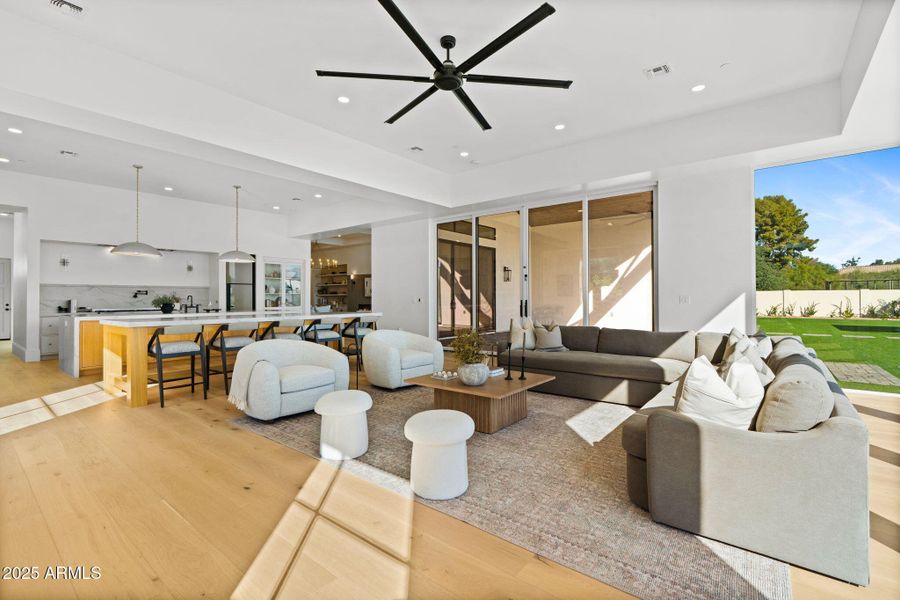 21-web-or-mls-10809-n-82nd-pl 21-web-or-mls-10809-n-82nd-pl