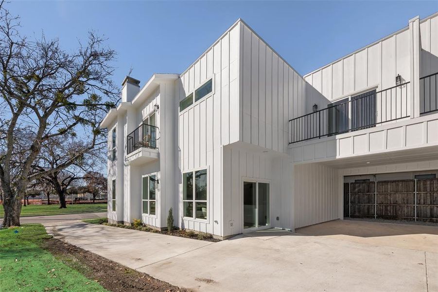 Front exterior of a new home in , Dallas, TX, highlighting curb appeal (Image 24).