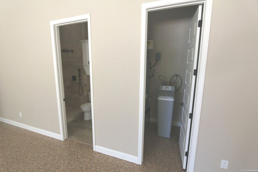 Spacious, unfurnished interior of a new home in , La Vernia (Image 71).