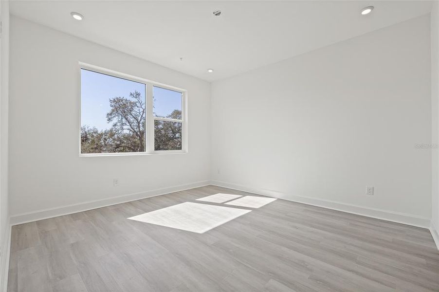 Spacious, unfurnished interior of a new home in Alante, St. Petersburg (Image 33).