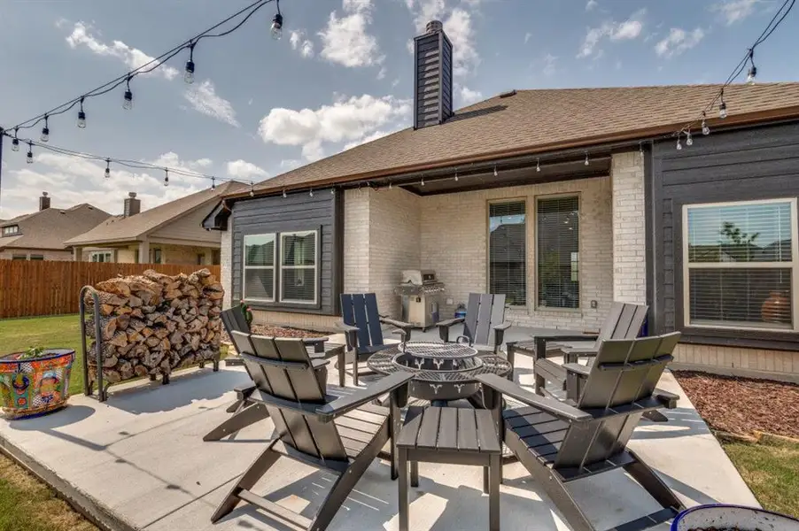 Exterior details and patio area of a home in , Waxahachie (Image 3).