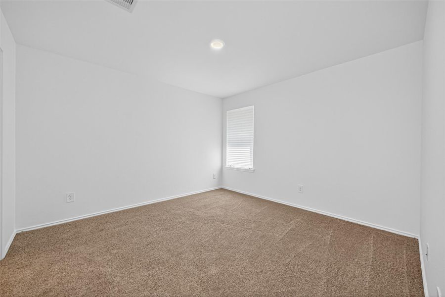 Spacious, unfurnished interior of a new home in Breckenridge Forest, Spring (Image 13).
