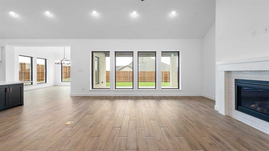 Spacious, unfurnished interior of a new home in Terraces 72', Rockwall (Image 20).