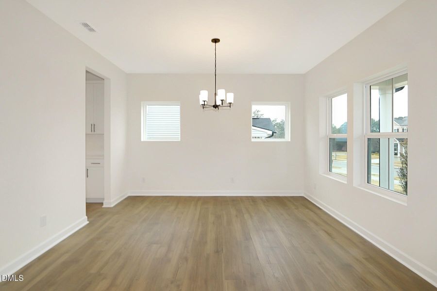 WG 61 - Charlotte - Dining Room