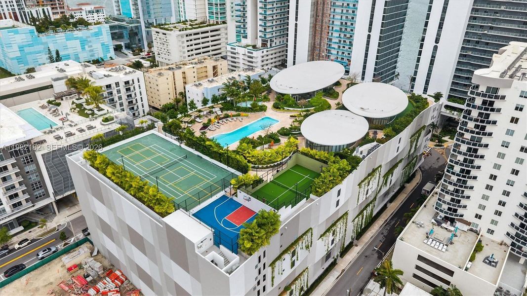 Condo located in Miami, FL showcasing its design and architecture (Image 22).
