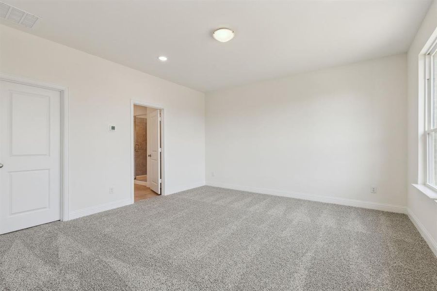 Spacious, unfurnished interior of a new home in AnaCapri, Anna (Image 15). Spacious, unfurnished interior of a new home in AnaCapri, Anna (Image 15).