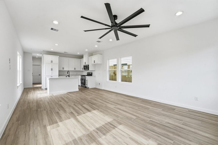 Spacious, unfurnished interior of a new home in , La Porte (Image 16).
