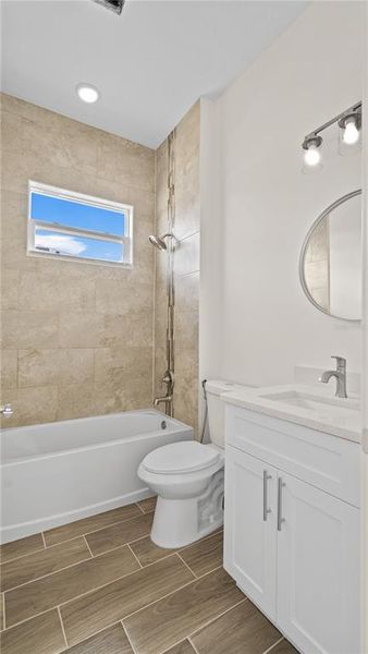 Bathroom between Beds