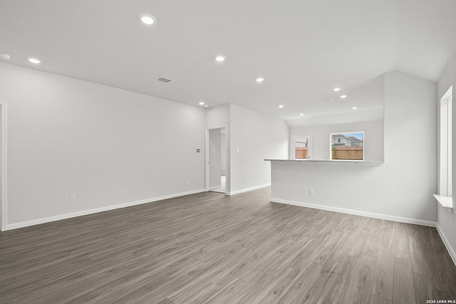Spacious, unfurnished interior of a new home in Applewhite Meadows, San Antonio (Image 16).