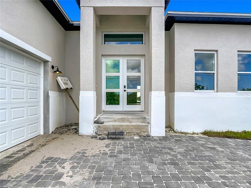 Exterior details and patio area of a home in , Port Charlotte (Image 4).