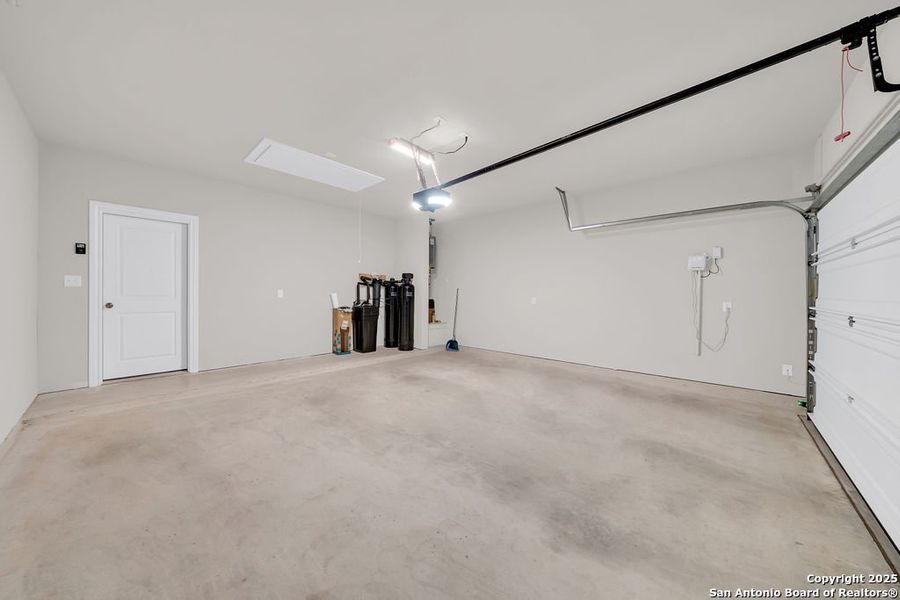 Spacious, unfurnished interior of a new home in Stillwater Ranch, San Antonio (Image 14). Spacious, unfurnished interior of a new home in Stillwater Ranch, San Antonio (Image 14).