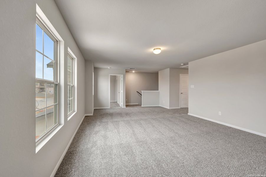 Spacious, unfurnished interior of a new home in Hunters Ranch, San Antonio (Image 53).