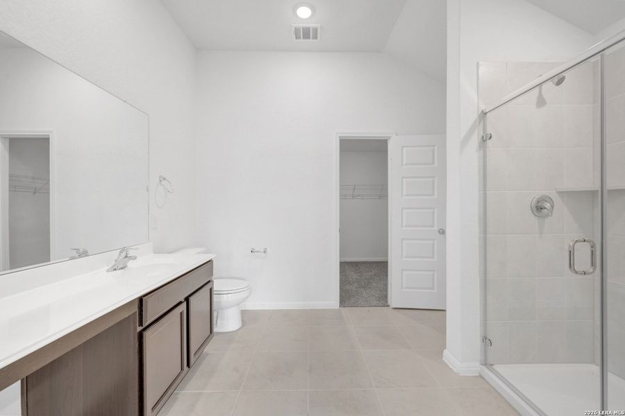 Furnished interior view inside a new home in Cinco Lakes, San Antonio (Image 6).