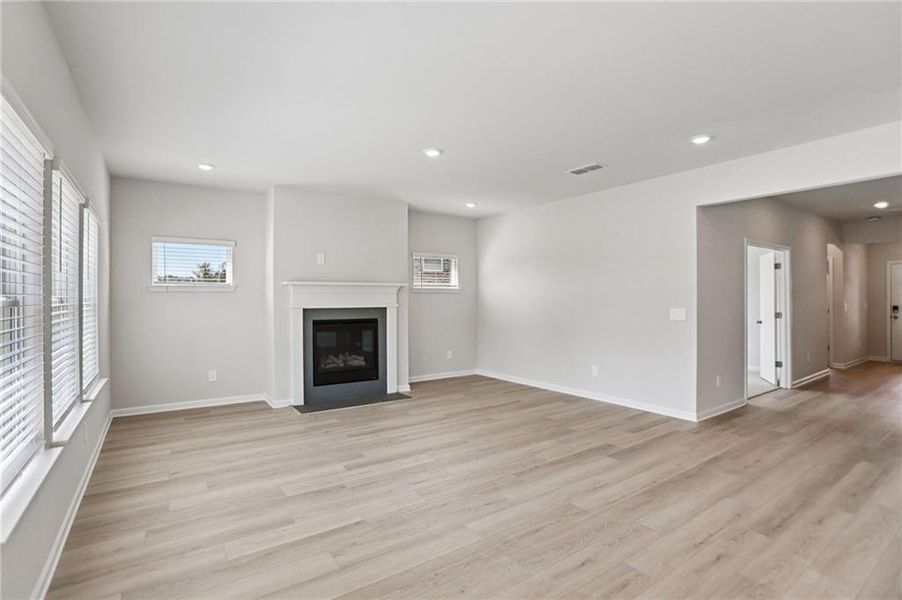 Spacious, unfurnished interior of a new home in Creekside at Oxford Park, Fairburn (Image 25). Spacious, unfurnished interior of a new home in Creekside at Oxford Park, Fairburn (Image 25).