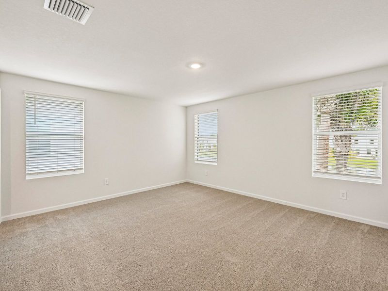 Spacious, unfurnished interior of a new home in Tidewater, Fort Pierce (Image 16).