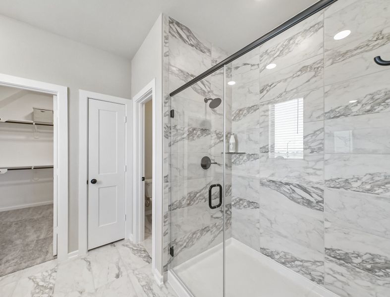 Furnished interior view inside a new home in Sienna, Missouri City (Image 15).