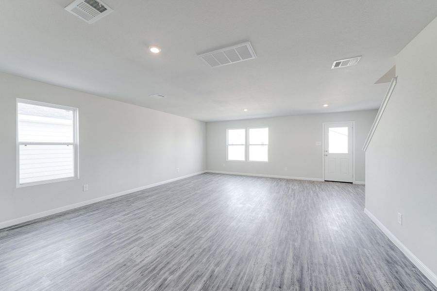 Spacious, unfurnished interior of a new home in Canal Walk, Roanoke Rapids (Image 30).