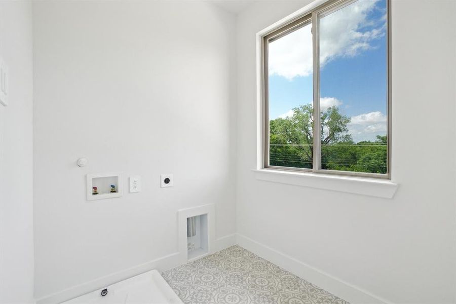 Clothes washing area featuring plenty of natural light, washer hookup, electric dryer hookup, and baseboards