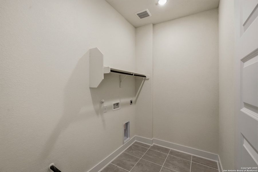 Spacious, unfurnished interior of a new home in Mesa Western, Cibolo (Image 36). Spacious, unfurnished interior of a new home in Mesa Western, Cibolo (Image 36).