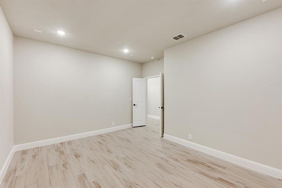 Spacious, unfurnished interior of a new home in Devonshire Classic 60-65, Forney (Image 33).