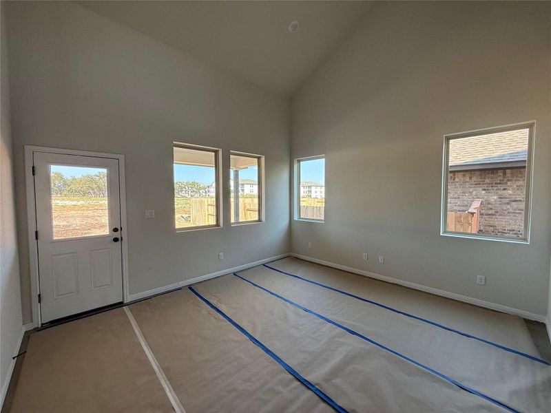 Spacious, unfurnished interior of a new home in Berry Creek Highlands, Georgetown (Image 19).