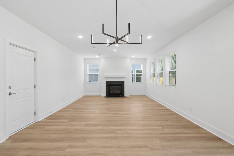 Spacious, unfurnished interior of a new home in Stono Village, Hollywood (Image 27).