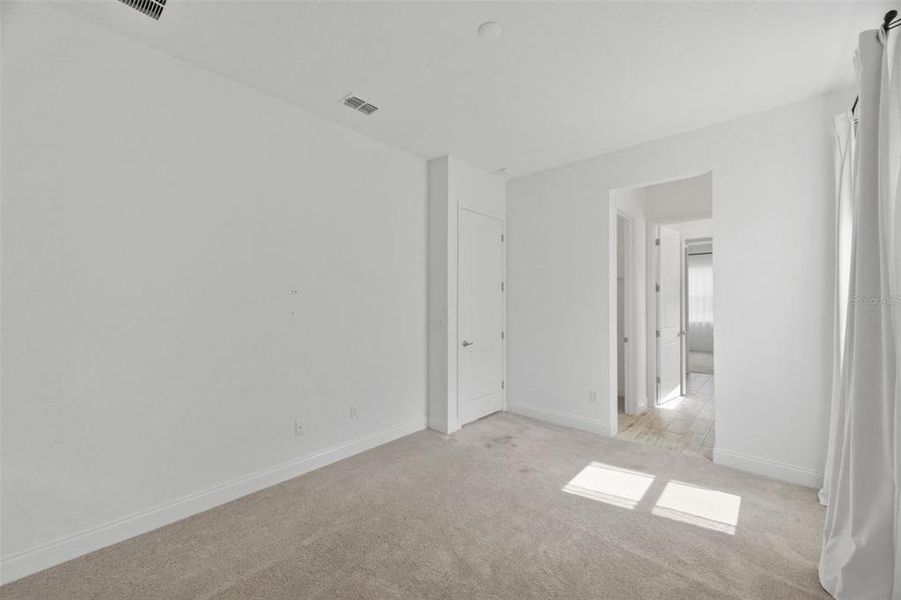 Spacious, unfurnished interior of a new home in Tamarack at Two Rivers, Zephyrhills (Image 60).
