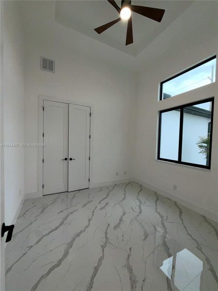 Spacious, unfurnished interior of a new home in , Cape Coral (Image 19).