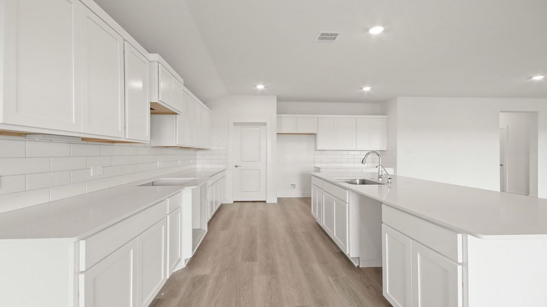 Furnished interior view inside a new home in Riverside Estates, Mont Belvieu (Image 7).