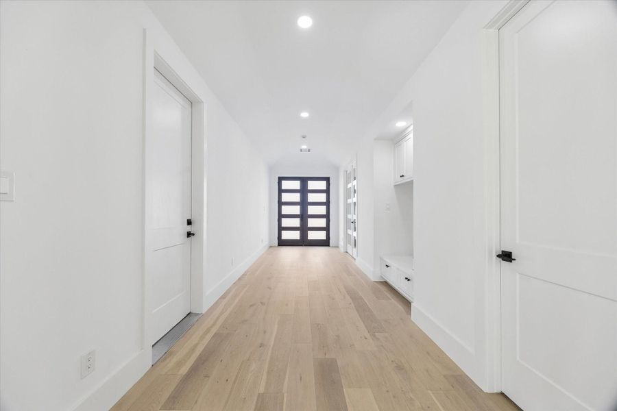 Spacious, unfurnished interior of a new home in , Houston (Image 15).